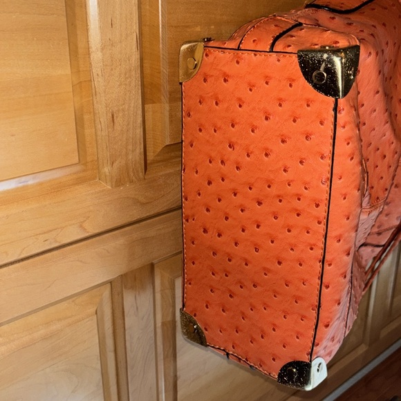 Faux Ostrich leather bag ; really is gorges made in China - Picture 5 of 17